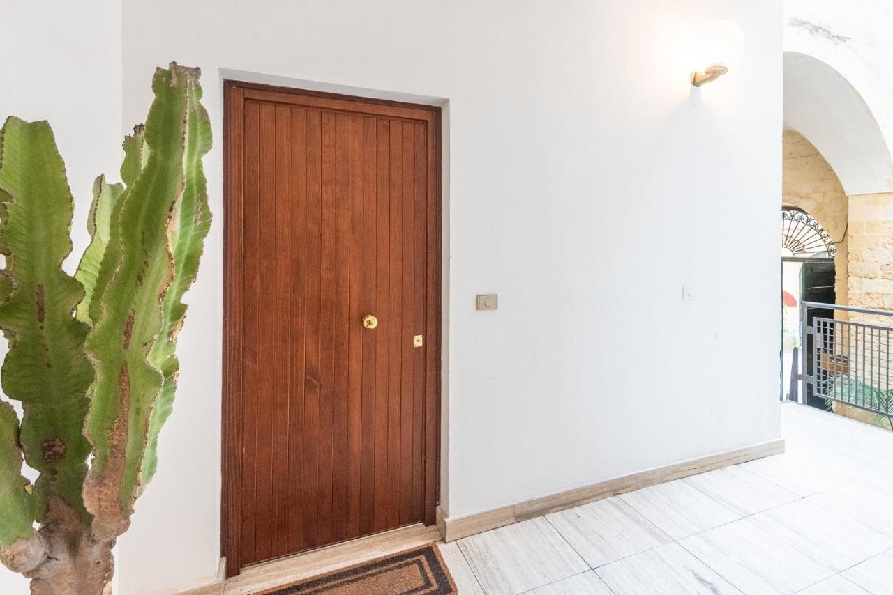 Rubichi 6 - Old Town Apartment Sit Лечче Экстерьер фото